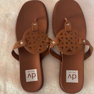 Dolce Vita brown flats Size 7. NWOT